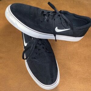 Men’s Nike sneakers